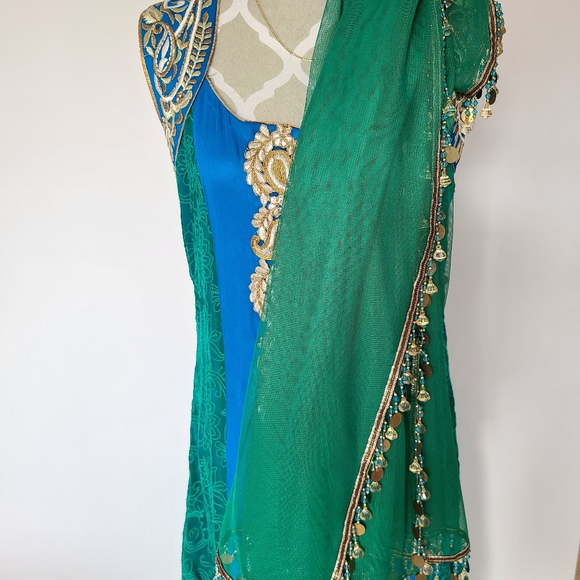 Anarkali 3 piece Suit - Picture 4 of 14